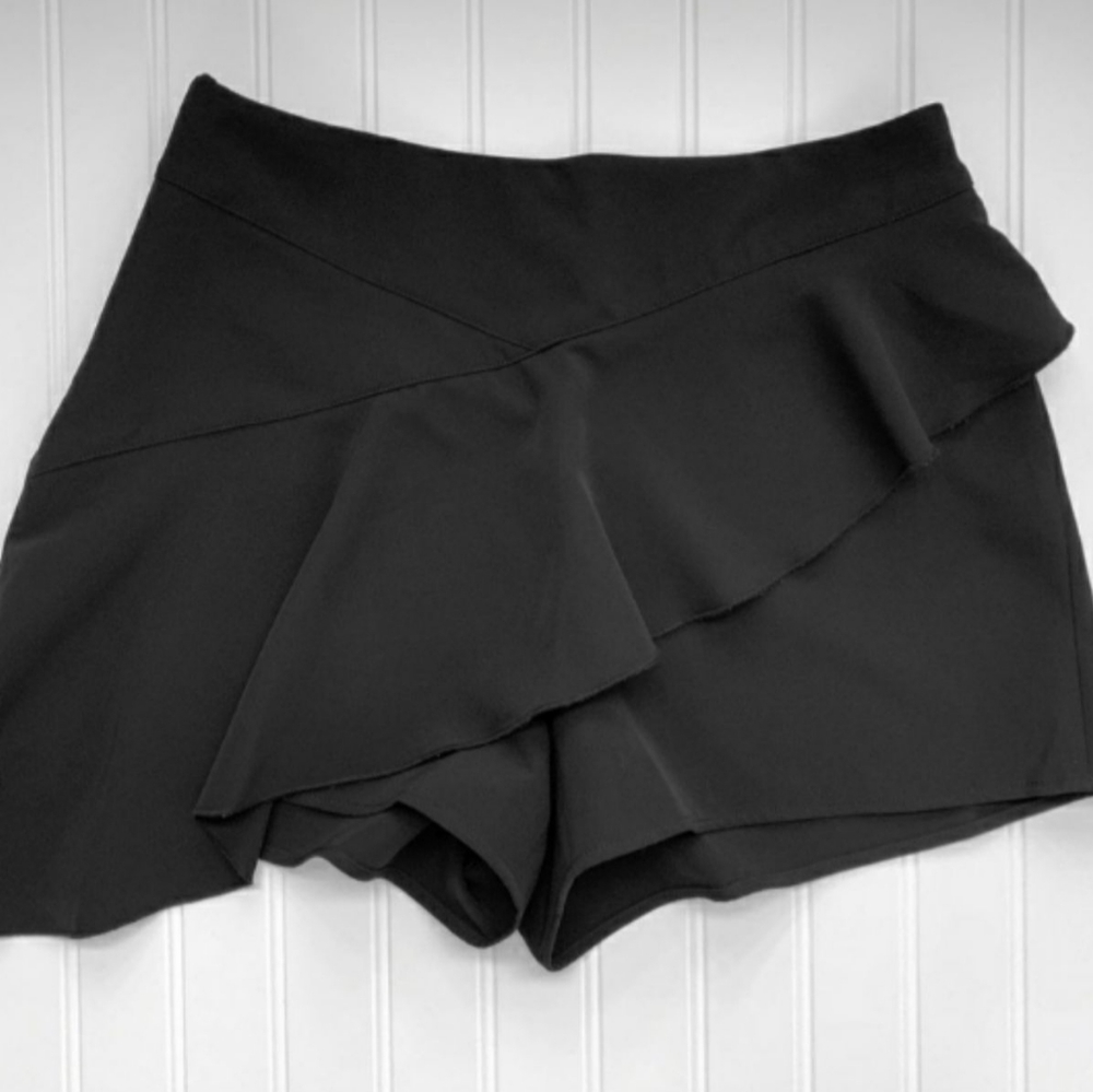 Free press clothing ruffle shorts size XL